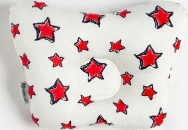 Подушка анатомическая Крошка Я "Red stars", 26х22 см, 100% хлопок, сатин