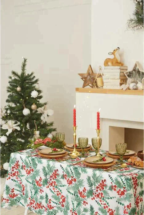 Скатерть Доляна «Новый год: Сhristmas berries» 145*260 +/- 2 см, 100% п/э
