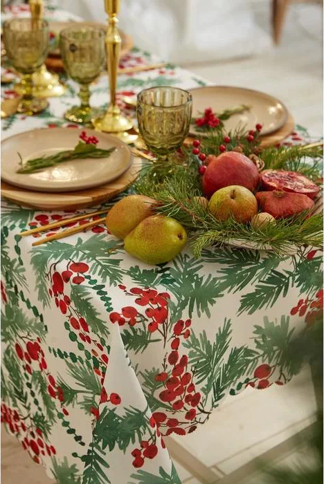 Скатерть Доляна «Новый год: Сhristmas berries» 145*180 +/- 2 см, 100% п/э