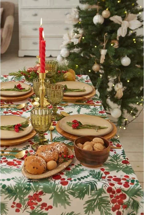 Скатерть Доляна «Новый год: Сhristmas berries» 145*260 +/- 2 см, 100% п/э